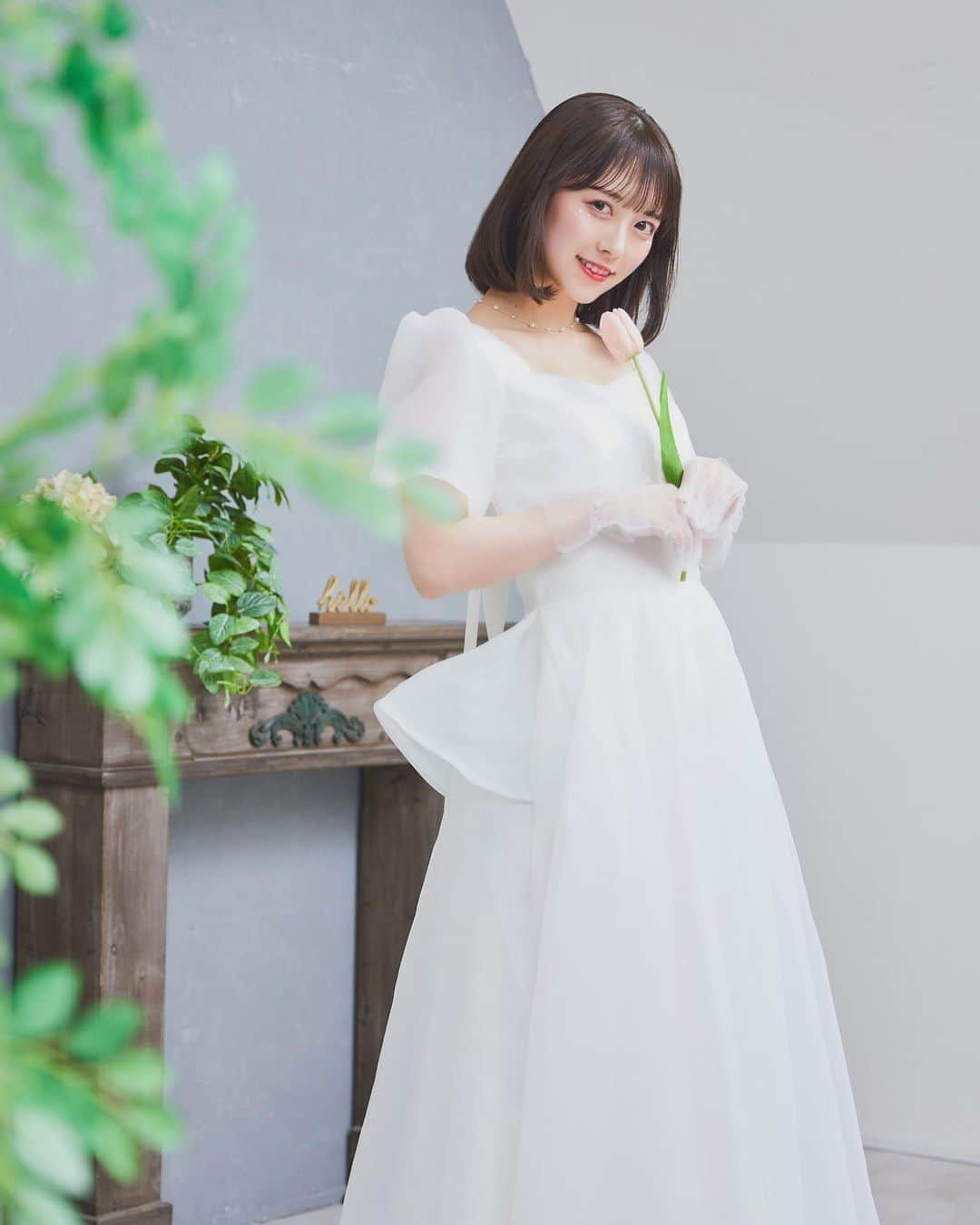 のインスタグラム：「お姫様になれますか？  ・ ・   #idol  #japanesegirl  #jamscollection  #selfie  #like  #followme #dress  #weddingdress  #white  #fashion  #photography  #instagram   #アイドル #ジャムズ #保科凜 #白ドレス  #ボブヘアアレンジ  #ドレス  #被写体」