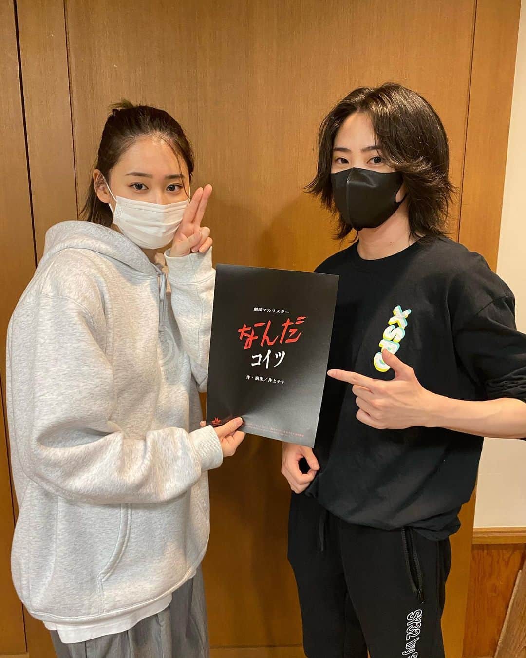 柳美稀のインスタグラム：「映画刀剣乱舞でもご一緒させていただいた中山咲月さんと舞台『なんだコイツ』で夫婦役やらせてもろてます 千秋楽の席だいぶ少なくなってるみたいです 下北沢駅前劇場で待ってますね 是非見に来てください！！切実！！」