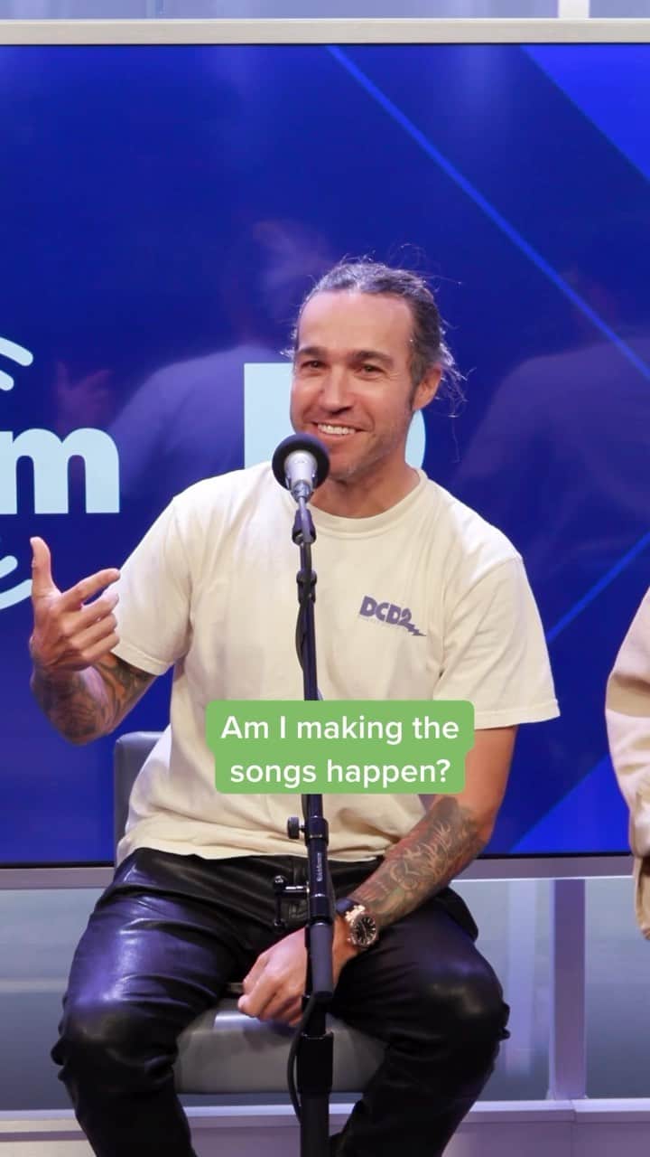 フォール・アウト・ボーイのインスタグラム：「We *swear* this wasn’t rigged! Catch #ReverseTheVerse with @falloutboy at the link in bio.」