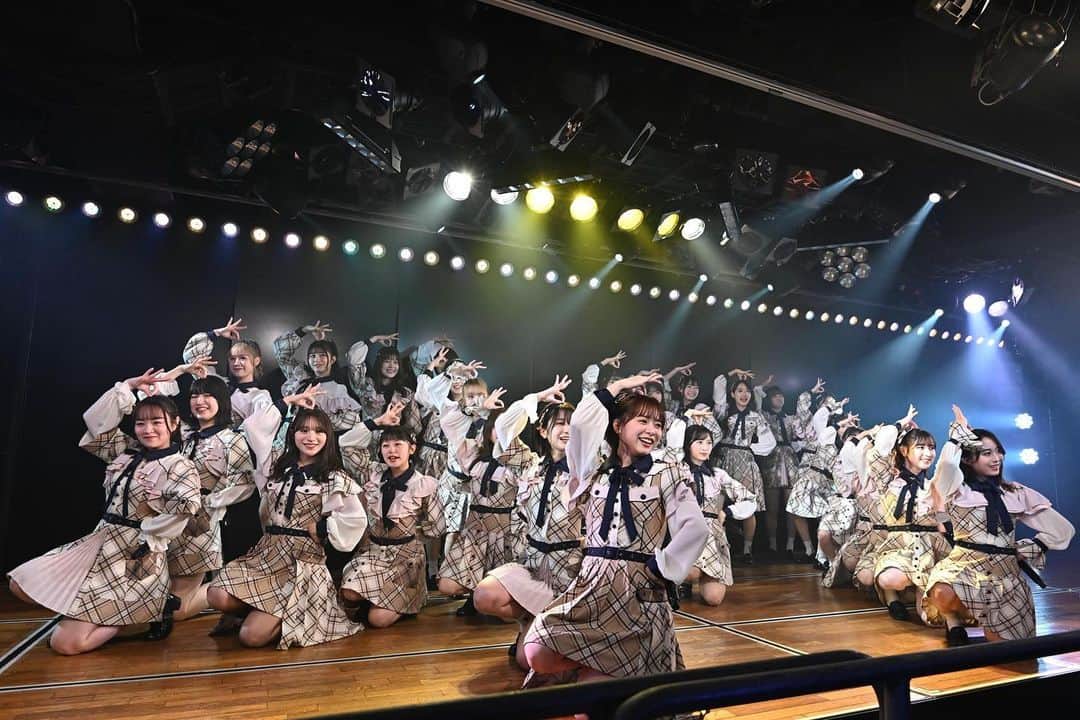 AKB48 Officialさんのインスタグラム写真 - (AKB48 OfficialInstagram)「チーム8結成9周年特別公演🐝 ありがとうございました💖  懐かしの楽曲の数々 お楽しみいただけましたか🥳💃 チーム8オリジナル楽曲「サヨナラじゃない」も 初披露させていただきました🎙🎶 この楽曲は、4/26(水)発売の AKB48 61stシングル「どうしても君が好きだ」に カップリング収録されます💿✨  ぜひチェックしてください🫶🏻  そして❣️ 4/30はチーム8春の総決算祭り🌸 昼の部のみイープラスにて 4/13まで一般抽選【最終】販売中🎫 ぜひメンバーに会いにきてね🥹🫶🏻✨  #akb #akb48 #akb48劇場  #チーム8 #チーム8結成9周年  #どうしても君が好きだ #サヨナラじゃない」4月6日 22時46分 - akb48