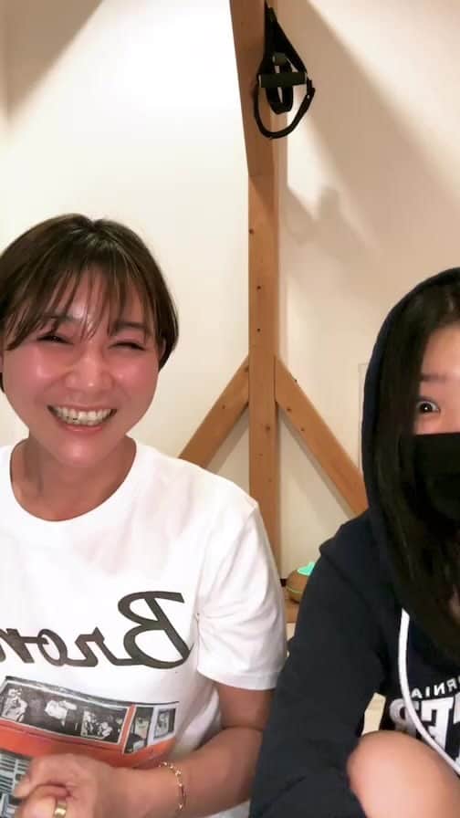 のインスタグラム：「やる気がないあなたへ。  くびれ✖️縦線の秘密❤️  海外から帰国中の娘とライブ。 ゆみこ流子育て(参考になるか不明)」