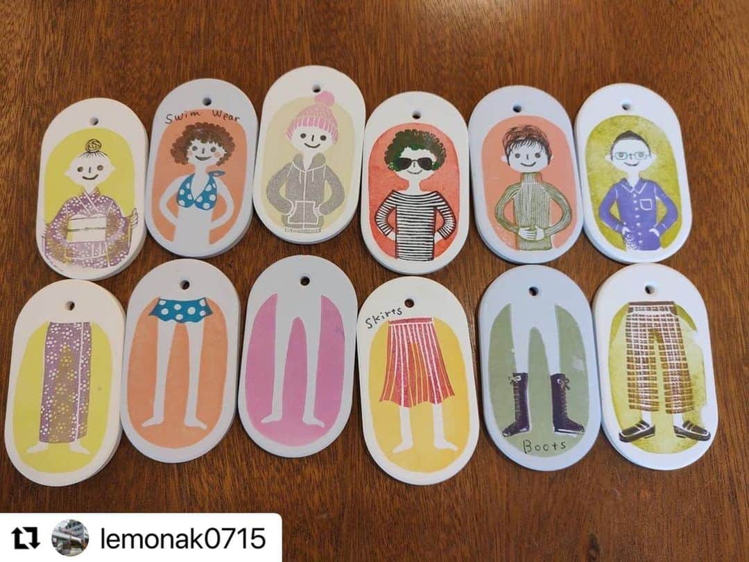 津久井智子のインスタグラム：「#Repost @lemonak0715 with @use.repost ・・・ ☺︎  4月6日のレモナキッチンは… 津久井先生に教わる 消しゴムはんこ教室🌸☺️  本日は珪藻土の湿気取りに はんこを押していきました！  上半身と下半身で作れば 着せ替えられて楽しいですね☺️✨  ジメジメしてくる前に 作っておくと良さそうです👍☔️  次回は5月18日に講座があります🎏 興味のある方は是非お申し込みください！  ☺︎  #熱海ガス#レモナキッチン#熱海 #Atami # #ワークショップ」