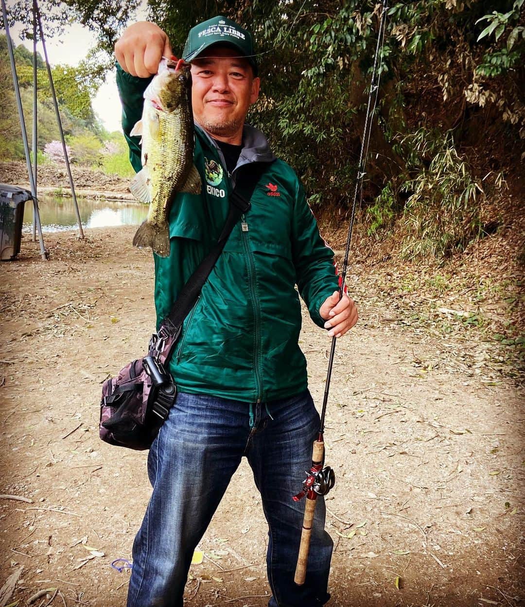 進祐哉さんのインスタグラム写真 - (進祐哉Instagram)「誘ってもらい20年ぶりにバス釣り 釣り熱再来🔥  @eljalapeno  BOSSの釣りチーム　PESCA LIBRE に参戦決定🔥」4月6日 22時49分 - susumu.0114