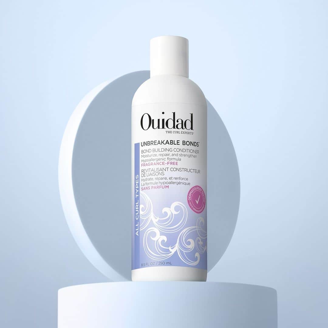 CosmoProf Beautyさんのインスタグラム写真 - (CosmoProf BeautyInstagram)「🚨 @ouidad Unbreakable Bond is finally here!!! 🎉  Why you’ll love it: 👇 ▫️ Sulfate-free shampoo infused with a proprietary bond building technology to gently cleanse, strengthen, and repair curls  ▫️ Fragrance-free formula is great for sensitive scalps  ▫️ Dermatologist tested and hypoallergenic  ▫️ Low pH helps keep curls hydrated and prevents natural oils from being stripped  ▫️ Infused with hyaluronic acid, ceramides, and vegan collagen  ▫️ Free from: Silicones, Parabens, Sulfates, Mineral Oil, Phthalates, Petroleum, Gluten  + Vegan and Cruelty-free 🐰  Have you tried Ouidad before? Are you excited? Let us know in the comments!! And pick some up in store, or online in the link in bio!  #curlcare #unbeakablebond #haircare #ouidad #texturedhair #curlyhair #curls #hairstylist #curlspecialist #curlystyling #professionalhaircare #licensedtocreate #cosmoprofbeauty」4月6日 23時00分 - cosmoprofbeauty