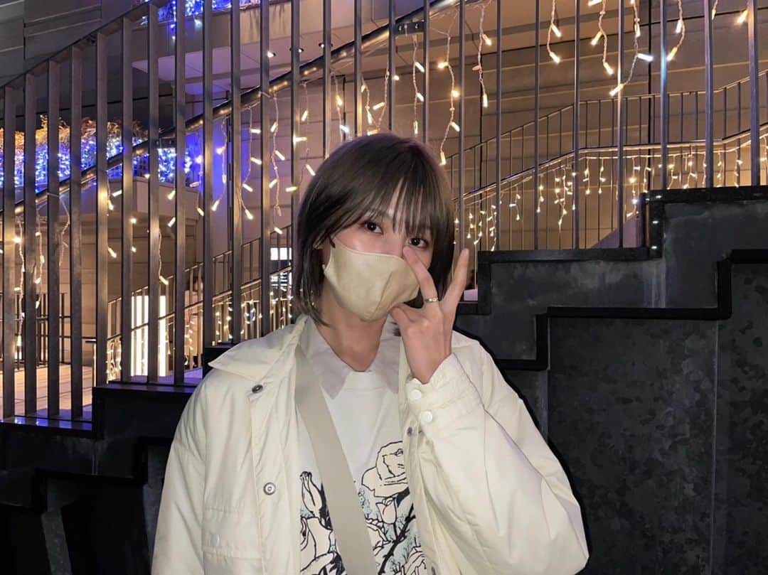 原あやののインスタグラム：「おやすみ✌︎  .  #シンガーソングライター#アコギ#ギター#musican#singersongwriter#音楽#邦ロック女子#anime#アニメ好き#ビール#ビール女子#フィルム#film#ウルフカット#ショートカット#燕女子#高身長女子#japanesegirl#instagood」