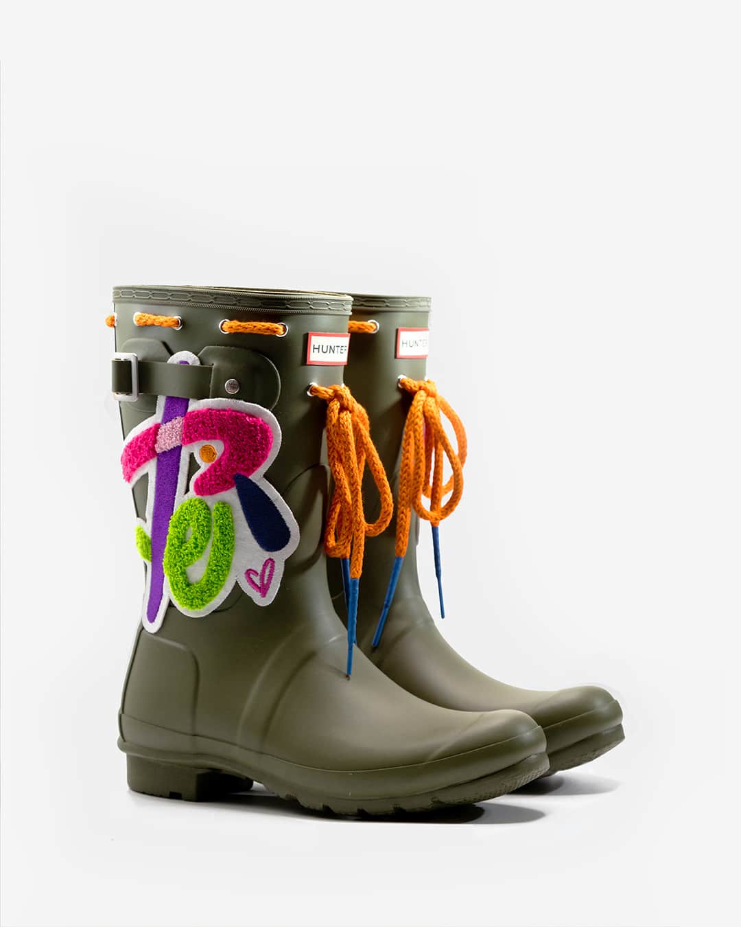 ハンターブーツのインスタグラム：「It's here 🧶🌀 The latest drop from our #HunterCreators series has arrived, designed by Dallas-based artist @TheSamLao⁣ ⁣ Shop the limited-edition, one-of-a-kind Original Rain Boots now at the link in bio before they're gone.⁣ ⁣ #HunterBoots」