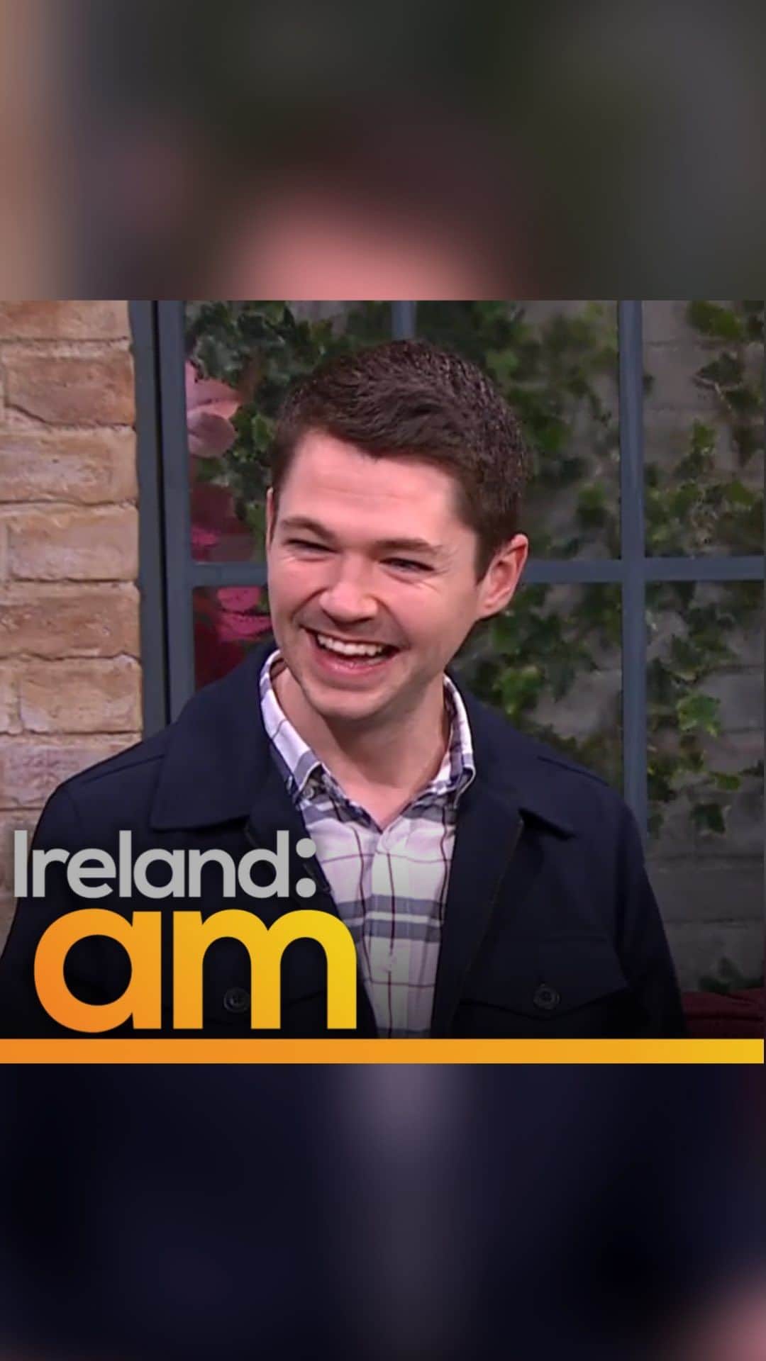 ダミアン・マクギンティーのインスタグラム：「“Irish people don’t say that!” ☘️  @damianmcginty cringes at his first scene on #Glee 😬」