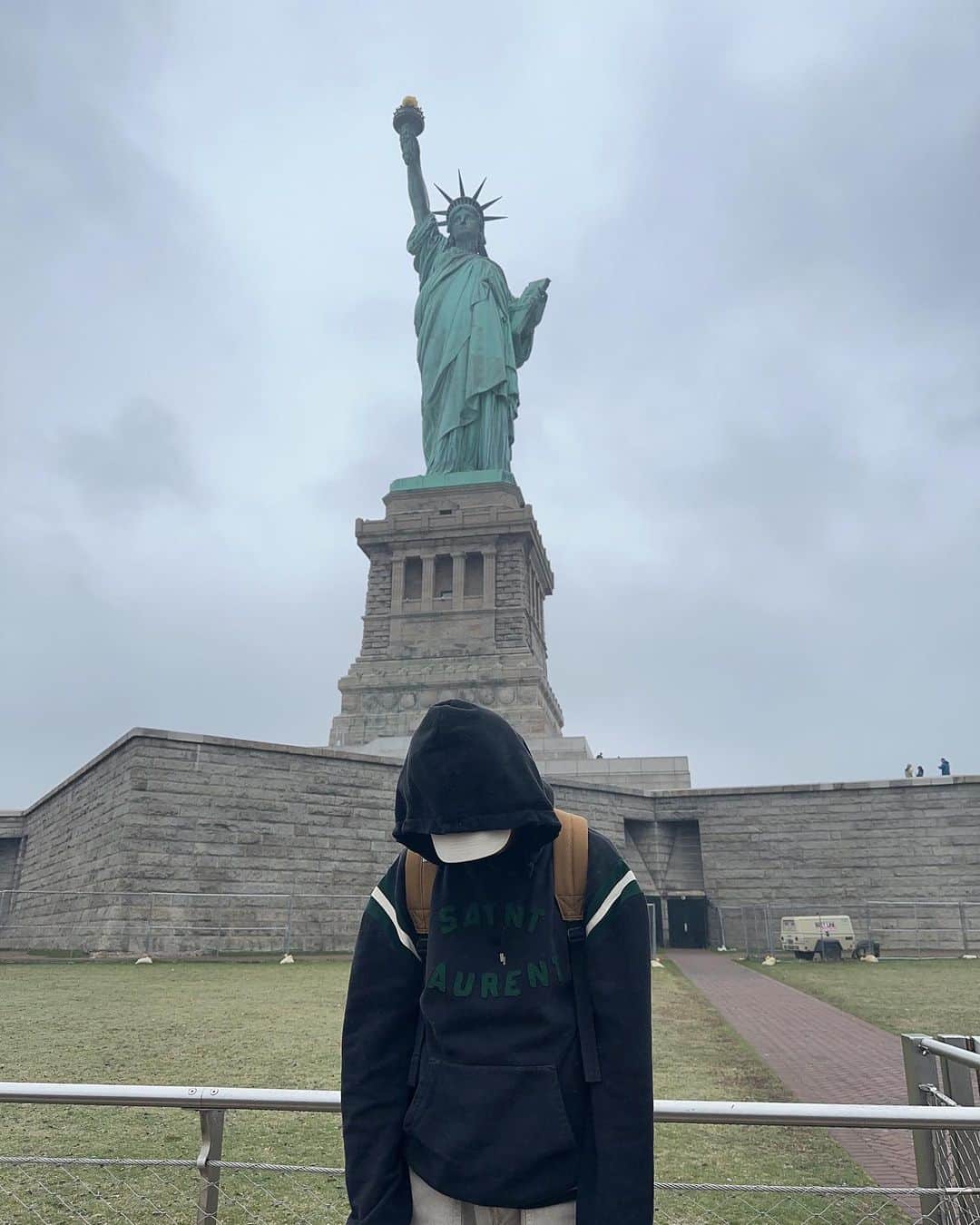ロンジュンのインスタグラム：「Everything is perfect Except the weather..💦🌫️」