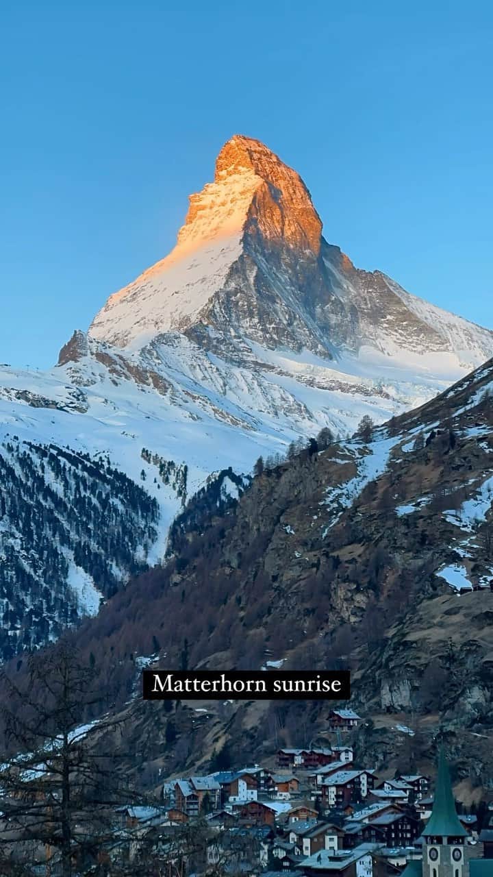 Duncanのインスタグラム：「此生難忘的日出 . Sunrise of a lifetime. . #matterhorn #Valais #Wallis #zermatt #switzerland #duncan #2023 #travel #duncandesign」