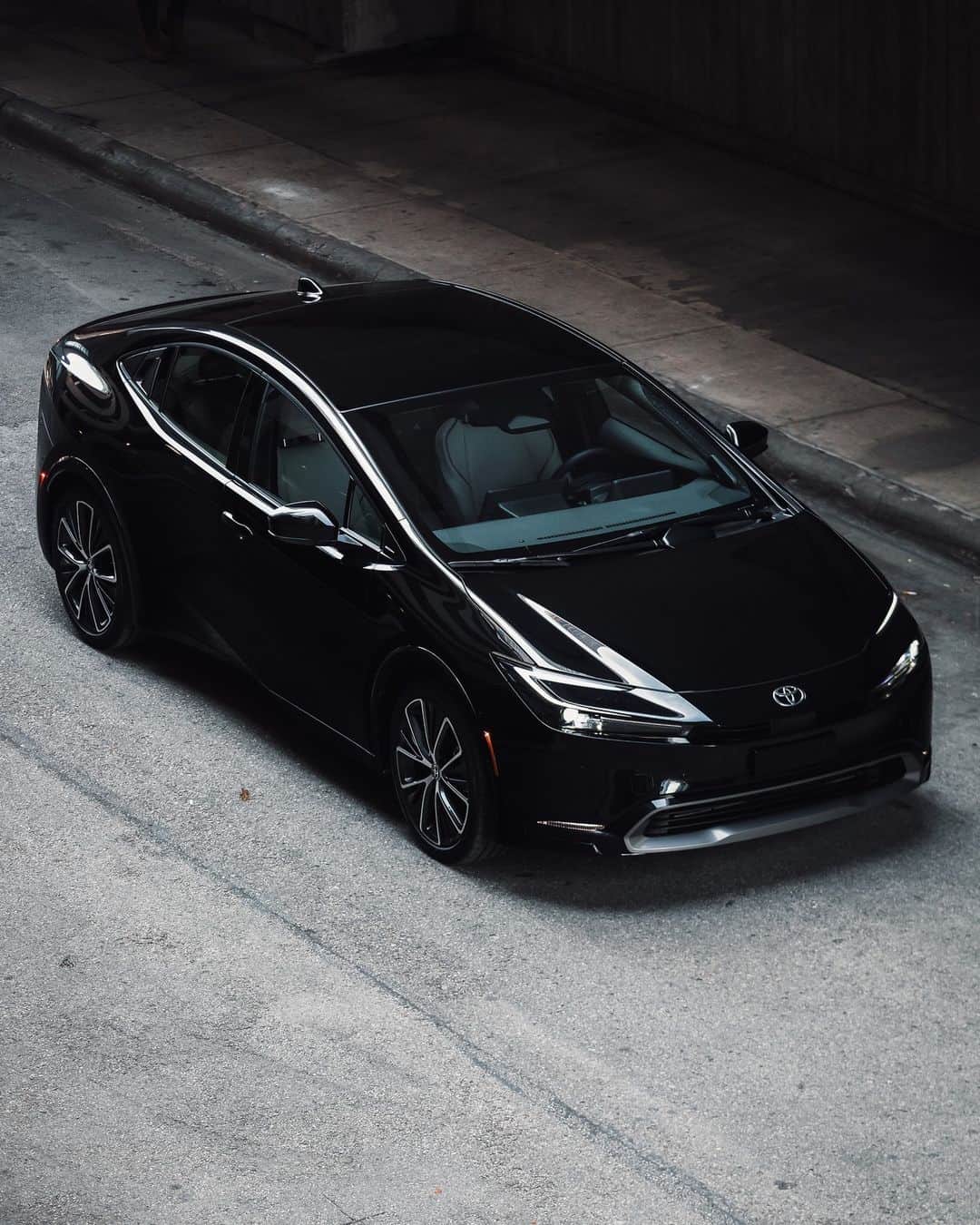 toyotausaさんのインスタグラム写真 - (toyotausaInstagram)「Yeah...it's cool now. 😏 Feel free to stare at the all-new 2023 #Prius. #LetsGoPlaces」4月6日 23時22分 - toyotausa