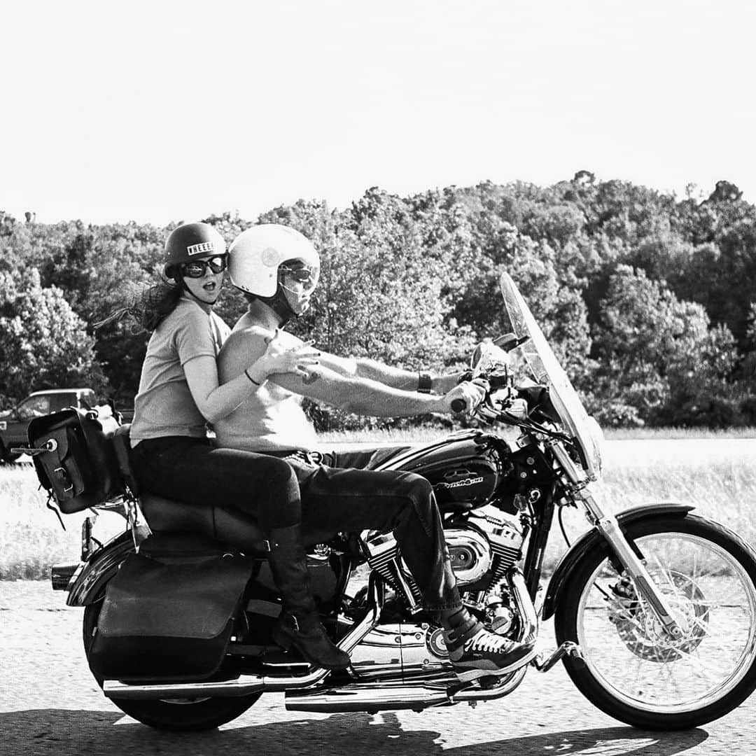 アンバー・タンブリンさんのインスタグラム写真 - (アンバー・タンブリンInstagram)「To kick off #NationalPoetryMonth, we’ve got some exciting news. @DerrickBrownPoetry and I are hitting the road again in May via motorcycle (you heard me) for a two week poetry tour called PRETEND IT’S A BOAT. Read all about our past adventures on the road together, the joy of traveling on a bike, and what this show is all about, (plus more throwback pictures) in today’s newsletter. Link in bio.  PRETEND IT’S A BOAT TOUR:  May 16 - Nashville, TN May 17 - Louisville, KY May 18 - Chicago, IL May 19 - Bloomington, IN May 20 - Columbus, OH May 21 - Buffalo, NY May 23 - Brooklyn, NY May 24 - Providence, RI May 25 - Manchester, NH   Visit AmTam.com/tour or BrownPoetry.com/shows for tickets and more info. If you or any of your friends will be in any of these cities, tag them and let us know in the comments. We can’t wait to see you on the road.   Tour poster photo by @CamRicePhoto  All other photos by @MattWignall  #PretendItsABoat」4月6日 23時24分 - amberrosetamblyn