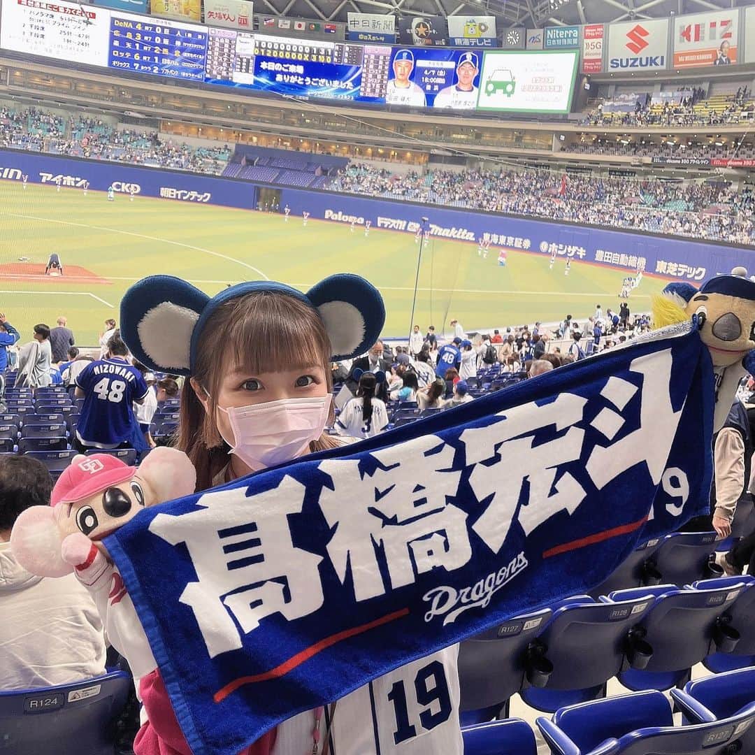 のインスタグラム：「・ 今年度初ホームでのどらほー！！！ 楽しかったあー！！気持ちかった💓💓 ・ ・ 宏斗くんナイスピッチングでさすが世界一を経験したお方でした…凄かった… 福永選手初お立ち台！！！ ルーキーとは思えないくらいしっかりしてた！！！🤣🤣 これからも期待してます✨️✨️ ・ あと細川選手とビシエド選手すごい調子良かったように感じた！🙌 龍空選手も上手く運んでタイムリー！！！ ブライト健太選手今日ファームでフル出場してからの本戦代打で出塁して、最後まで盛り上げてる姿見て素敵だった✨ ・ ・ やっぱりドラゴンズしか！！！ 今年は絶対ドラゴンズが日本一とります！ ・ ・ ・ #おーえすゆー #江本梨花 #ドラゴンズ #中日ドラゴンズ #どらほー #dragons #野球 #野球観戦 #野球女子 #野球部 #バンテリンドームナゴヤ #ドラゴンズ女子 #ドラゴンズファンと繋がりたい #ドラゴンズファン #ドラ吉 #ドアラ #いいね返し #派手髪ショート #ショートボブ #インスタ野球女子 #ユニフォーム女子 #昇竜 #立浪和義 #福永裕基 #細川成也 #ビシエド #高橋宏斗 #龍空」