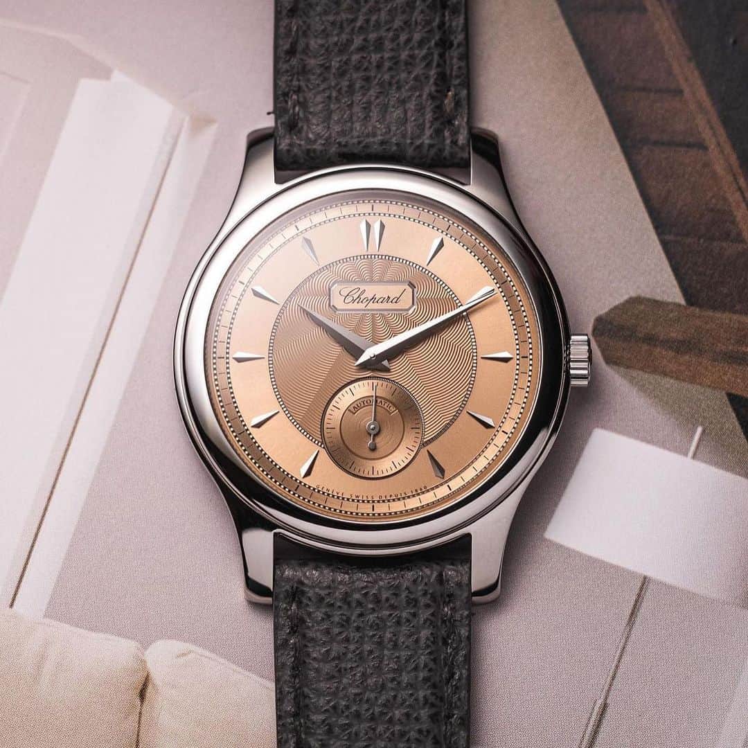 WATCHMANIAのインスタグラム：「My guilty pleasure from #watchesandwonders2023 , @chopard L.U.C 1860. In 36,5mm stainless steel case with salmon dial, last but not least, no date window! MSRP is $23,200  @morgansaignes , @dowoo1950 📸」