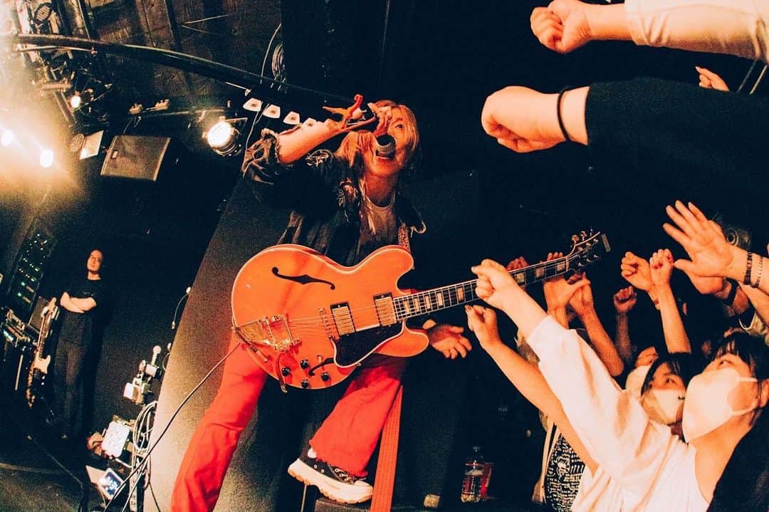 林萌々子のインスタグラム：「. 2023.4.6 at 前橋DYVER "tour tour tour" 14本目  ワンマン！  photo by @junpeihiyoshi  #無断転載引用だみだよ」