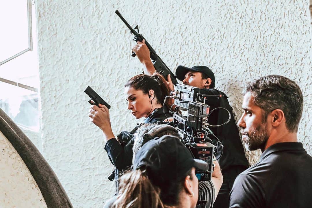 Giovanna Antonelliのインスタグラム：「#TBT do que vem por aí 🎬 #Travessia #Backstage  . Fotos by @fot.bia   ‌」
