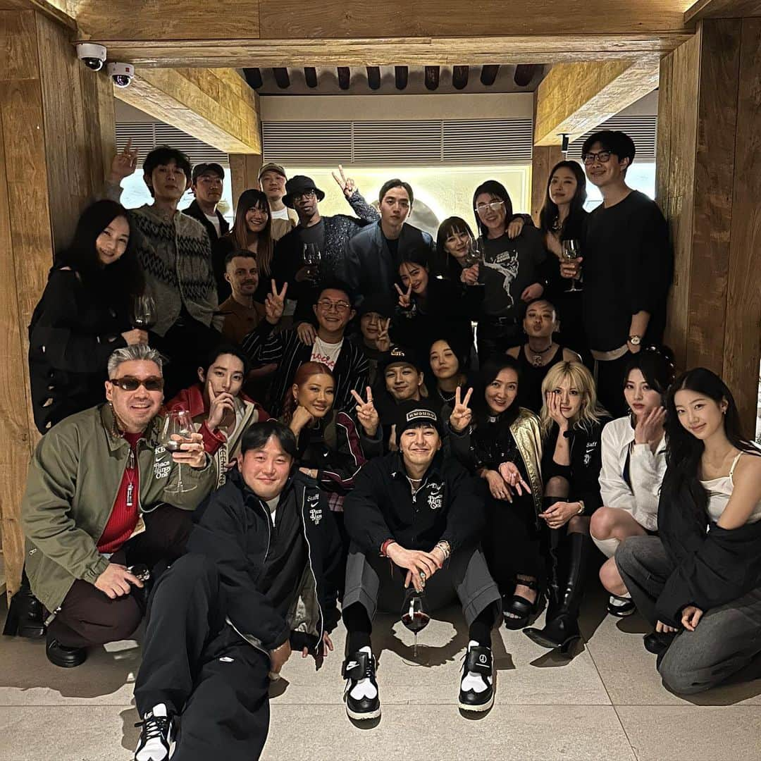 YOONさんのインスタグラム写真 - (YOONInstagram)「PEACEMINUSONE x NIKE #KOREAN FAMILY DINNER 🖤🇰🇷🇰🇷🇰🇷」4月6日 23時55分 - yoon_ambush