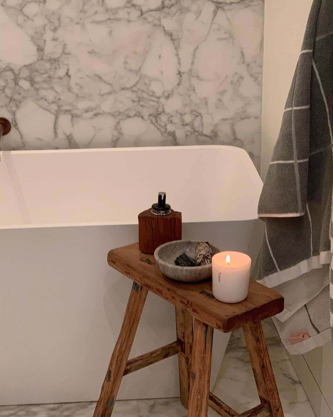アシュレイ・ティスデイルのインスタグラム：「Just so in love with every corner of my home」