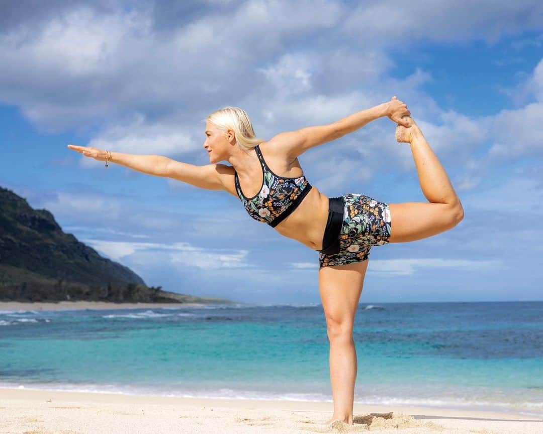ボディーグローブのインスタグラム：「Some of our favorites from the new collection, cross-over swimwear you can do 🧘‍♀️ & 🏊‍♂️ in!」