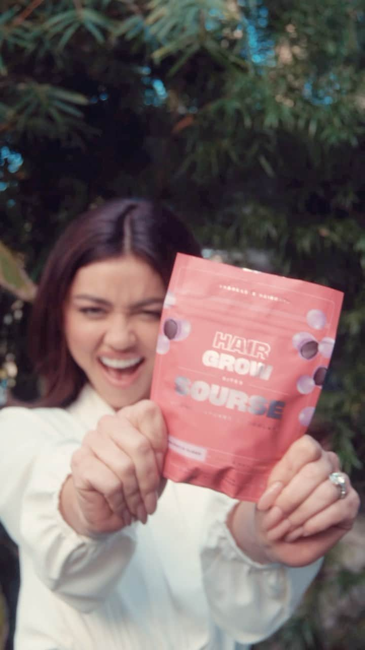 サラ・ハイランドのインスタグラム：「Snackable Wellness 🍫 Find our NEW @trysourse Hair Grow Bites exclusively on SEPHORA.com and in @sephora stores nationwide on April 14th! ✨」