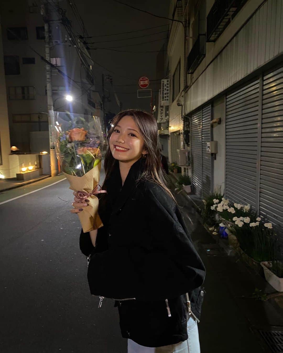 溝部ひかるのインスタグラム：「.  もう昨日ですが.笑  21歳になりました💐  20歳は素敵な出会いが沢山あったので 恩返しできるような一年にします☺︎  みんないつもありがとう 感謝でしかないです🫂💛 21歳も楽しみます🎶」