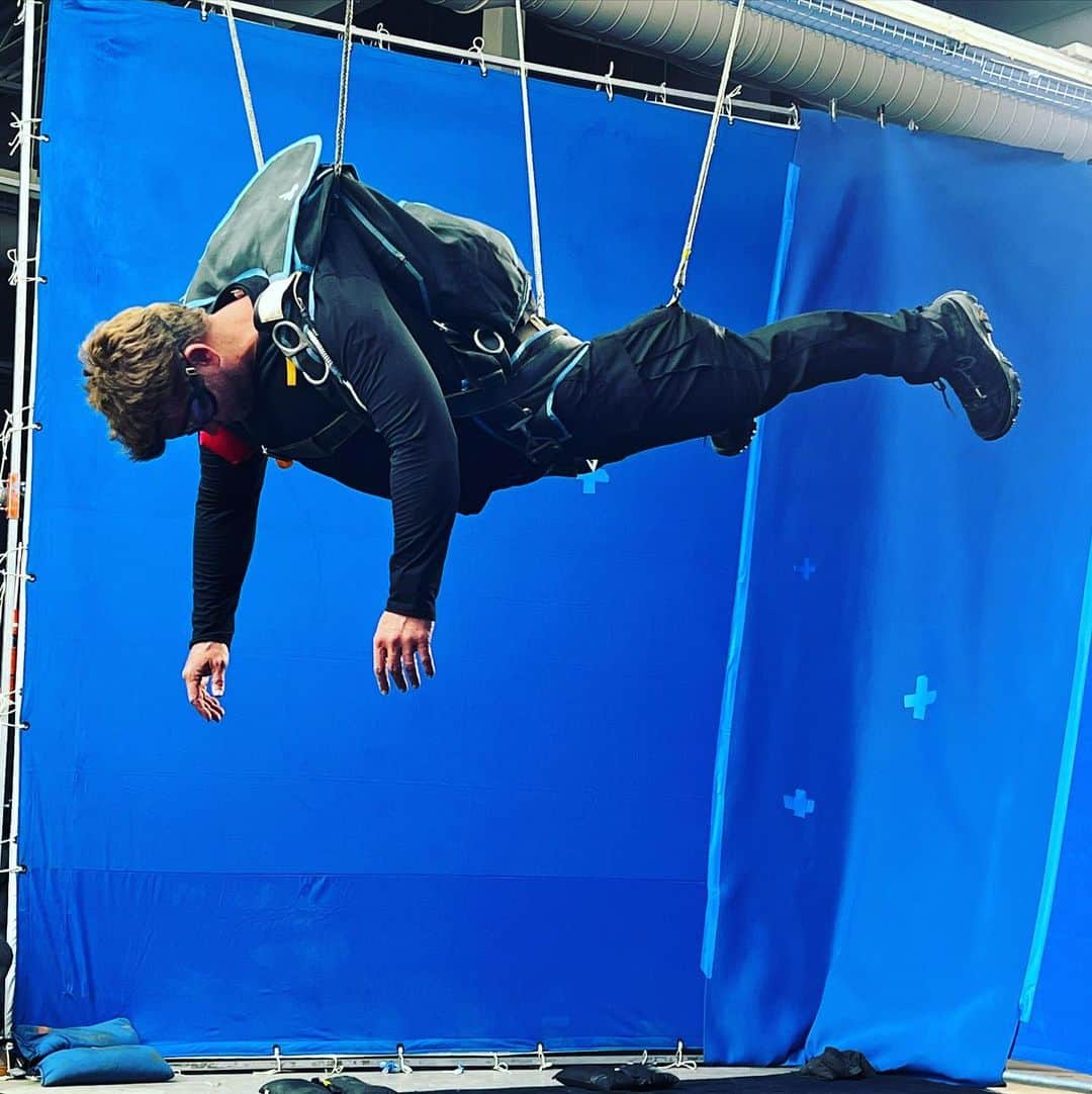 ルーク・ヘムズワースさんのインスタグラム写真 - (ルーク・ヘムズワースInstagram)「Scuse me, I’d like to get down now?」4月7日 10時05分 - hemsworthluke