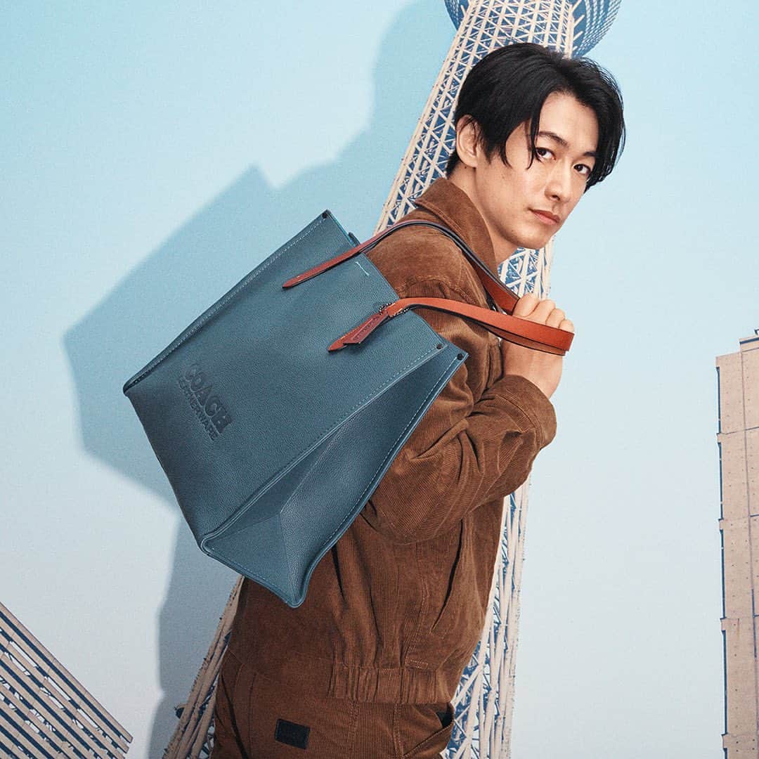 ディーン・フジオカのインスタグラム：「🌸Coach Spring 23🌸  𝗥𝗲𝗹𝗮𝘆 𝗧𝗼𝘁𝗲  @coach_japan @hannamoon69  #CoachJapan #CoachNY #コーチバッグ」