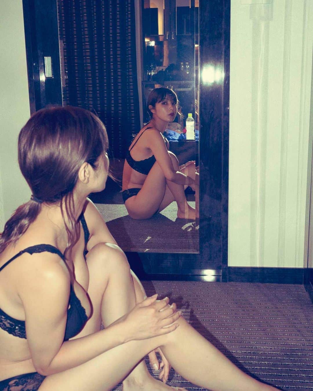 渡辺万美のインスタグラム：「顎にバケモンみたいなニキビできた！ でもめげない！😇」