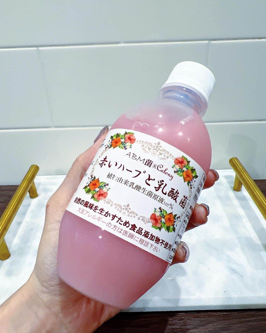 五位渕のぞみさんのインスタグラム写真 - (五位渕のぞみInstagram)「#赤いハーブと乳酸菌 🥤🥣✨✨ @bbmlab  ㅤㅤㅤㅤㅤㅤㅤㅤㅤ プロティクイーン®の効果はそのままに、 女性にうれしいコラーゲンとハイビスカスを 贅沢に配合した、カラダの中から綺麗になる 至極の一品 なの❣️ ㅤㅤㅤㅤㅤㅤㅤㅤㅤ 摂ることによって睡眠の質などが良くなったり することが期待されてるの🥺🙏🏻🙏🏻 ㅤㅤㅤㅤㅤㅤㅤㅤㅤ 💙 赤いハーブと乳酸菌 ＜美と健康維持に。整えたいときに＞ ◽内容量　300g ¥6,264 ㅤㅤㅤㅤㅤㅤㅤㅤㅤ ✅そのまま飲む ✅ヨーグルトにまぜる ✅ドレッシングと合わせる などお好みで使えるがとっても良いの😍💕 ㅤㅤㅤㅤㅤㅤㅤㅤㅤ とるタイミングは食後をオススメみたい🙆🏻‍♀️✨✨ ㅤㅤㅤㅤㅤㅤㅤㅤㅤ 【摂取量（目安）】 ◽健康維持 毎日１０～３０gずつ ◽体調が気になる方 毎食後に３０g以上。 ㅤㅤㅤㅤㅤㅤㅤㅤㅤ わたしはヨーグルトに入れて摂取してるよ🥣😋 ㅤㅤㅤㅤㅤㅤㅤㅤㅤ ㅤㅤㅤㅤㅤㅤㅤㅤㅤ ㅤㅤㅤㅤㅤㅤㅤㅤㅤ ㅤㅤㅤㅤㅤㅤㅤㅤㅤ ㅤㅤㅤㅤㅤㅤㅤㅤㅤ ㅤㅤㅤㅤㅤㅤㅤㅤㅤ ㅤㅤㅤㅤㅤㅤㅤㅤㅤ ㅤㅤㅤㅤㅤㅤㅤㅤㅤ ㅤㅤㅤㅤㅤㅤㅤㅤㅤ  PR @bbmlab #植物由来乳酸菌 #プロティクイーン #発酵ドリンク #赤いハーブと乳酸菌 #美肌アイテム #コラーゲン配合」4月7日 10時42分 - nonnon0319