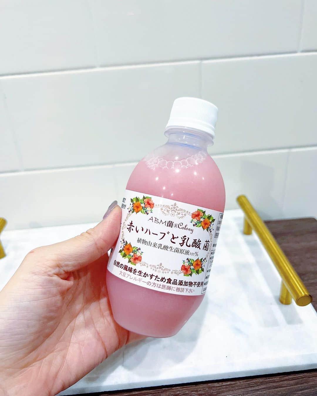 五位渕のぞみさんのインスタグラム写真 - (五位渕のぞみInstagram)「#赤いハーブと乳酸菌 🥤🥣✨✨ @bbmlab  ㅤㅤㅤㅤㅤㅤㅤㅤㅤ プロティクイーン®の効果はそのままに、 女性にうれしいコラーゲンとハイビスカスを 贅沢に配合した、カラダの中から綺麗になる 至極の一品 なの❣️ ㅤㅤㅤㅤㅤㅤㅤㅤㅤ 摂ることによって睡眠の質などが良くなったり することが期待されてるの🥺🙏🏻🙏🏻 ㅤㅤㅤㅤㅤㅤㅤㅤㅤ 💙 赤いハーブと乳酸菌 ＜美と健康維持に。整えたいときに＞ ◽内容量　300g ¥6,264 ㅤㅤㅤㅤㅤㅤㅤㅤㅤ ✅そのまま飲む ✅ヨーグルトにまぜる ✅ドレッシングと合わせる などお好みで使えるがとっても良いの😍💕 ㅤㅤㅤㅤㅤㅤㅤㅤㅤ とるタイミングは食後をオススメみたい🙆🏻‍♀️✨✨ ㅤㅤㅤㅤㅤㅤㅤㅤㅤ 【摂取量（目安）】 ◽健康維持 毎日１０～３０gずつ ◽体調が気になる方 毎食後に３０g以上。 ㅤㅤㅤㅤㅤㅤㅤㅤㅤ わたしはヨーグルトに入れて摂取してるよ🥣😋 ㅤㅤㅤㅤㅤㅤㅤㅤㅤ ㅤㅤㅤㅤㅤㅤㅤㅤㅤ ㅤㅤㅤㅤㅤㅤㅤㅤㅤ ㅤㅤㅤㅤㅤㅤㅤㅤㅤ ㅤㅤㅤㅤㅤㅤㅤㅤㅤ ㅤㅤㅤㅤㅤㅤㅤㅤㅤ ㅤㅤㅤㅤㅤㅤㅤㅤㅤ ㅤㅤㅤㅤㅤㅤㅤㅤㅤ ㅤㅤㅤㅤㅤㅤㅤㅤㅤ  PR @bbmlab #植物由来乳酸菌 #プロティクイーン #発酵ドリンク #赤いハーブと乳酸菌 #美肌アイテム #コラーゲン配合」4月7日 10時42分 - nonnon0319