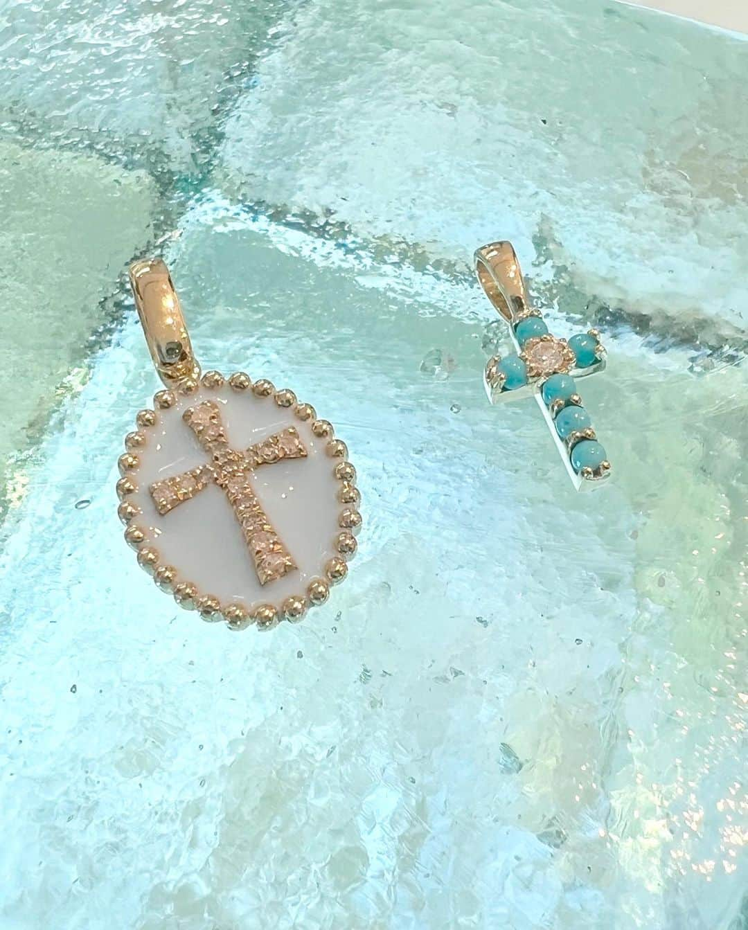 Manoa Love Design Hawaiiさんのインスタグラム写真 - (Manoa Love Design HawaiiInstagram)「Diamond turquoise cross✝️  #manoalovedesign #crosspendant #turquoisecross #waikikibeach#waikiki#manoa#jewelrytrends #hawaiitrip #hawaiivacation #マノアラブデザイン #マノア#クロスネックレス #ワイキキ#ワイキキビーチ #ターコイズクロス#ターコイズネックレス #ジュエリー好き #ハワイ旅行」4月7日 10時56分 - manoa_love_design