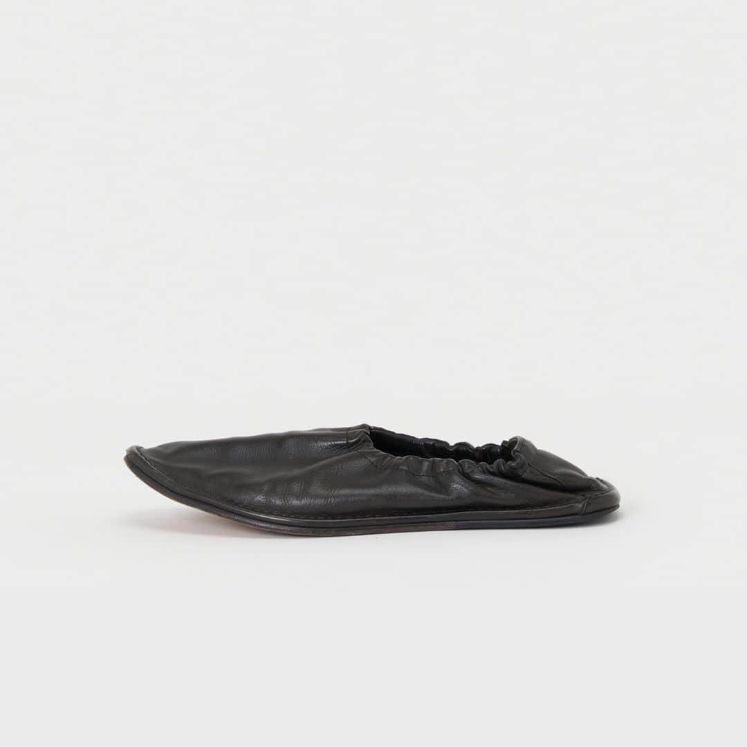 エンダースキーマさんのインスタグラム写真 - (エンダースキーマInstagram)「“case study” model: foot cast///flat ballet color: black older: 8 months  “foot cast” is a self-modeling product that allows you to mold leather shoes for your own feet.  #casestudy #footcast #henderscheme #スキマ」4月7日 11時00分 - henderscheme