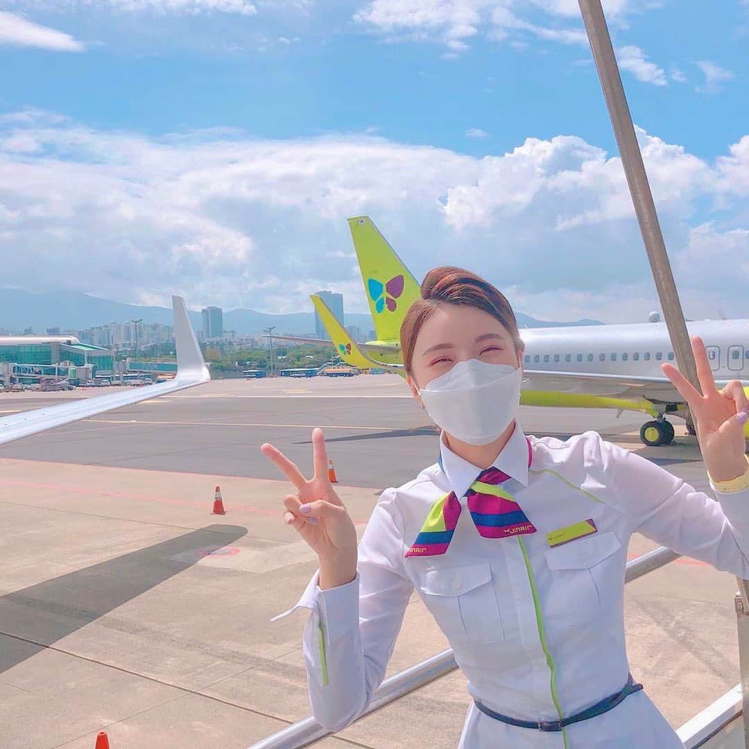 ジンエアーのインスタグラム：「기분 좋은 금요일 ٩(´▽`)۶💚 우리 진심이들 모두 행복한 하루 보내세요!  📷by @seulki_l_」