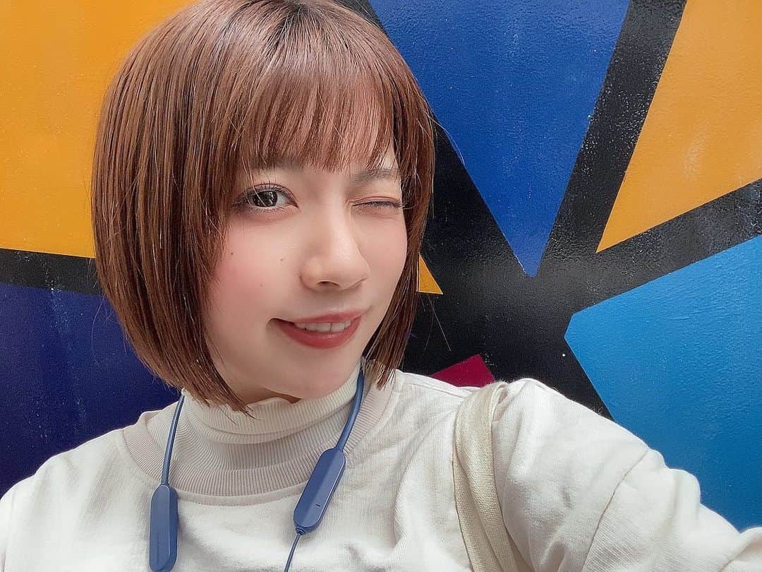 三田寺理紗のインスタグラム：「髪の毛を伸ばそうかと試みましたが、やっぱり切っていました☺️🌸🌸春だね〜  ちょいと少し明るめにしてもらったよ✌️  @shinyatakemi0519  @littlexsalt   いつも感謝です(*´Д｀*)💪」