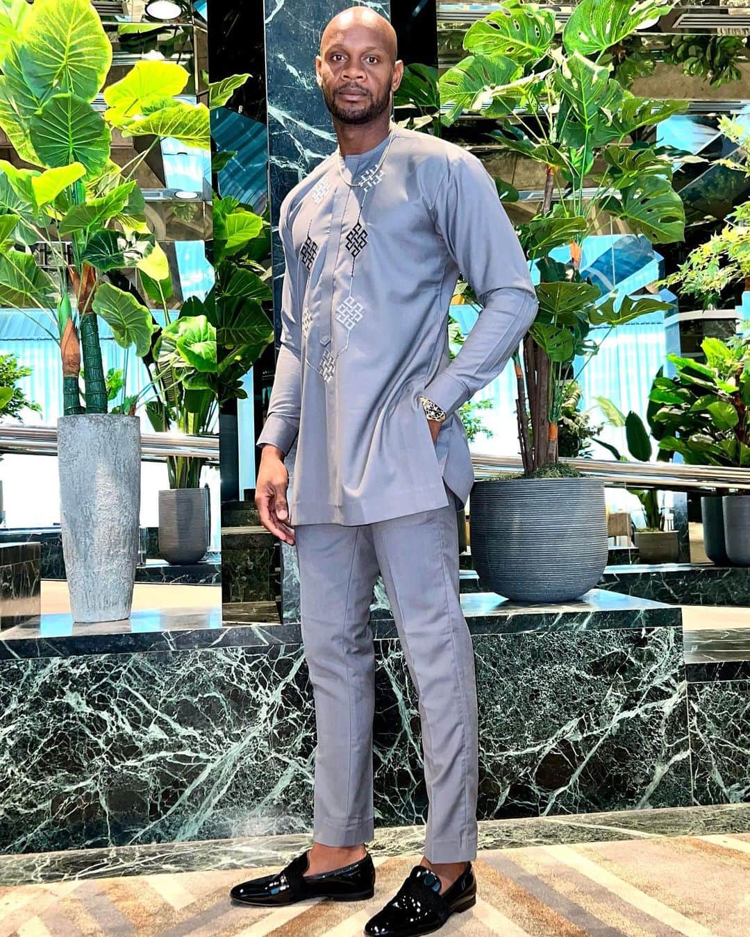 アサファ・パウエルのインスタグラム：「Gearing up for a special evening #blackstyle #jamaican #africa」