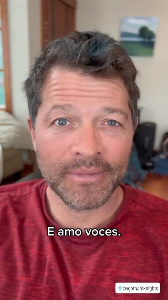 ミーシャ・コリンズのインスタグラム：「Brasil, estarei chegando na sua televisão a partir de hoje à noite no @hbomaxbr! Assista #CWGothamKnights e diga-me o que você pensa.」