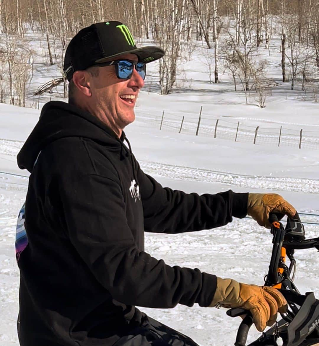 ケン・ブロックのインスタグラム：「Ken loved snowmobiling. Combining his love of motorsports and snow sports it was a natural progression for him, and it eventually became his favorite activity.   These shots are from last season, and the video is from a sled trip up to British Colombia a few years back at @carlkustermtnpark   @kblock43 #kb43ver #hooneverything」