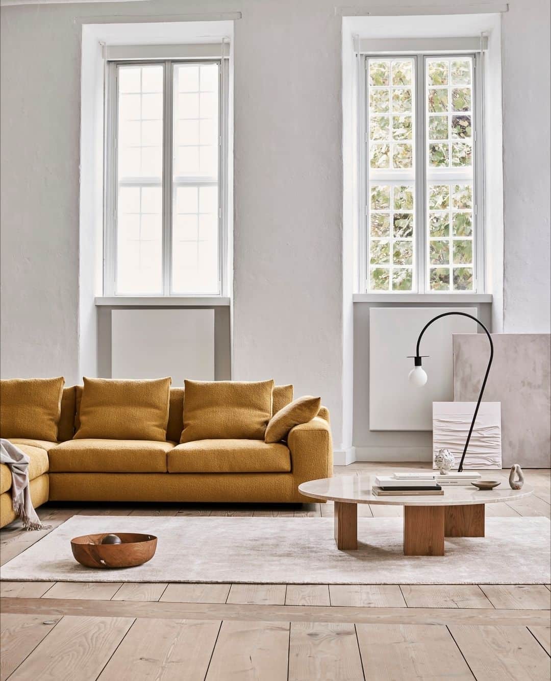 eilersenのインスタグラム：「Happy Easter! A yellow easter egg from us – the Aton sofa upholstered in Grain 18. ⁠ ⁠ ⁠ ⁠ ⁠ ⁠ ⁠ ⁠  ⁠ #eilersen #eilersenfurniture #myeilersen #enjoyaneilersen #Aton #homedecor #sofa #danishdesign #inredning #finahem #interiorlovers #interiordesign #modernliving #minimalism #nordiskehjem #nordicinspiration #nordicliving #craftsmanship #luxurylifestyle #boligindretning #designinterior #livingroominspo #boliginspiration #softminimalism #hemindredning #schönerwohnen #nordicminimalism #throughgenerations」