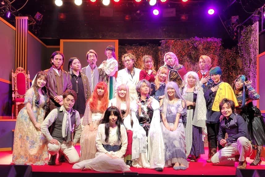 のインスタグラム：「#舞台 #道化王 全公演終了致しました。  すごく苦しい世界を生き、そして、死んだので 次の日は爆睡でしたw  すごい力を使った気がします！！！！ 素敵な舞台に出演できてよかった！！！  次、舞台をする予定はないです。 #アクトレスガールズ 関係をやっていくつもりですが オファーなどがあれば出ようとは思ってますので どちらも応援してもらえると嬉しいです✨」
