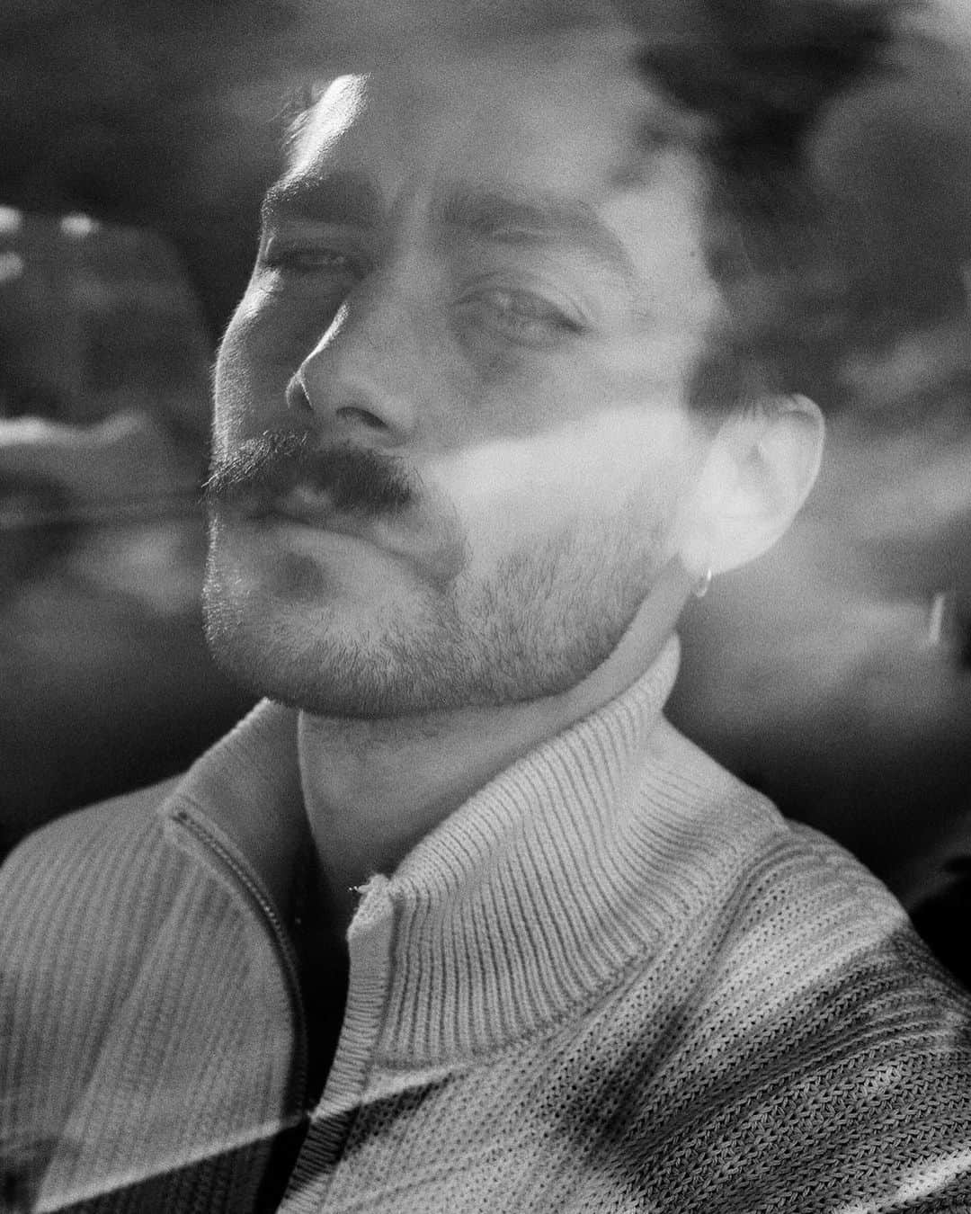 NICOLAS SIMOESのインスタグラム：「A weekend to take some deserved time off together 🤍 with @mazdafrance #collaboration  * Pensez à covoiturer. #SeDéplacerMoinsPolluer」