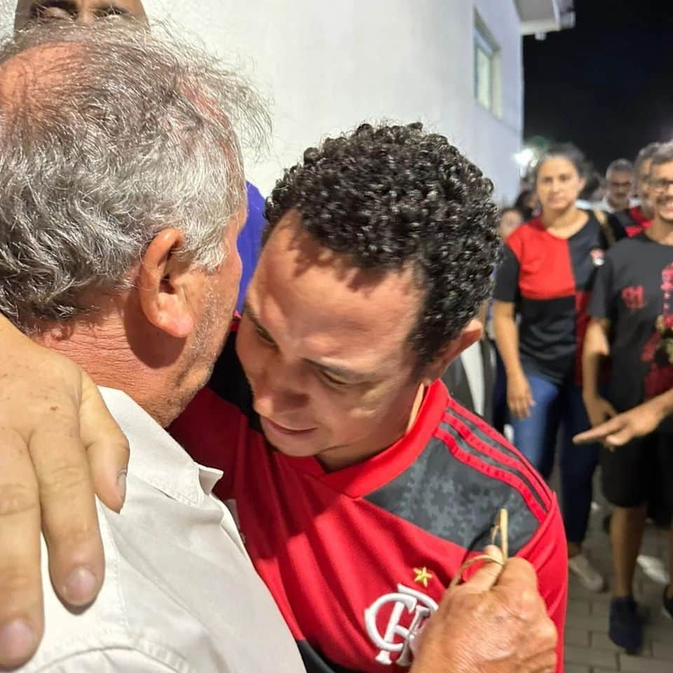 ジーコさんのインスタグラム写真 - (ジーコInstagram)「Ontem dia 05/04/2023 tivemos a honra de presentear o maior ídolo da história do Flamengo com nossa Caneca zero grau personalizada 🍺 Como um bom torcedor do Flamengo me sinto muito orgulhoso desse momento! Um marco na minha vida como torcedor, e um marco na História da Arte a Jato!  Zico ✅ Adriano Imperador  R10 . . #flamengo #zico #flamengooficial #canecaschopp #canecadevidropersonalizada #canecaspersonalizadas #presentepersonalizado #personalizadoajatodeareia #jateados #arteajato #pressnte #mengo #idolo #futebolbrasileiro」4月7日 4時33分 - zico