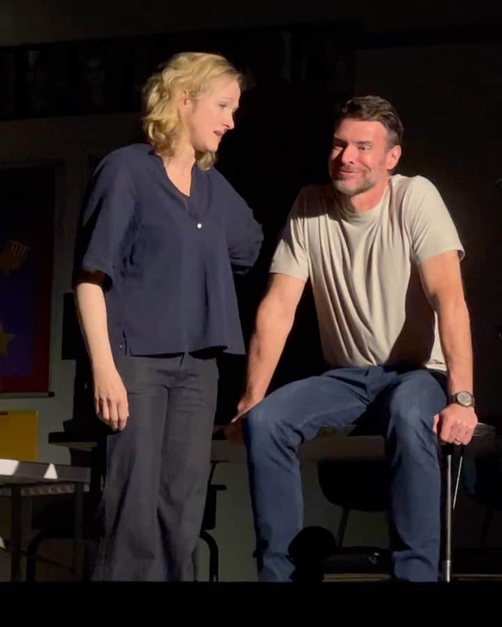 スコット・フォーリーのインスタグラム：「Rehearsals are going well. #TheThanksgivingPlayBway」