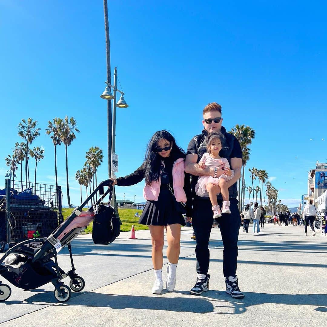 エリーゼ・エストラーダのインスタグラム：「LA photo dump 🤍 Life with these humans…the best 🙏 Happy Thursday loves 🤍」