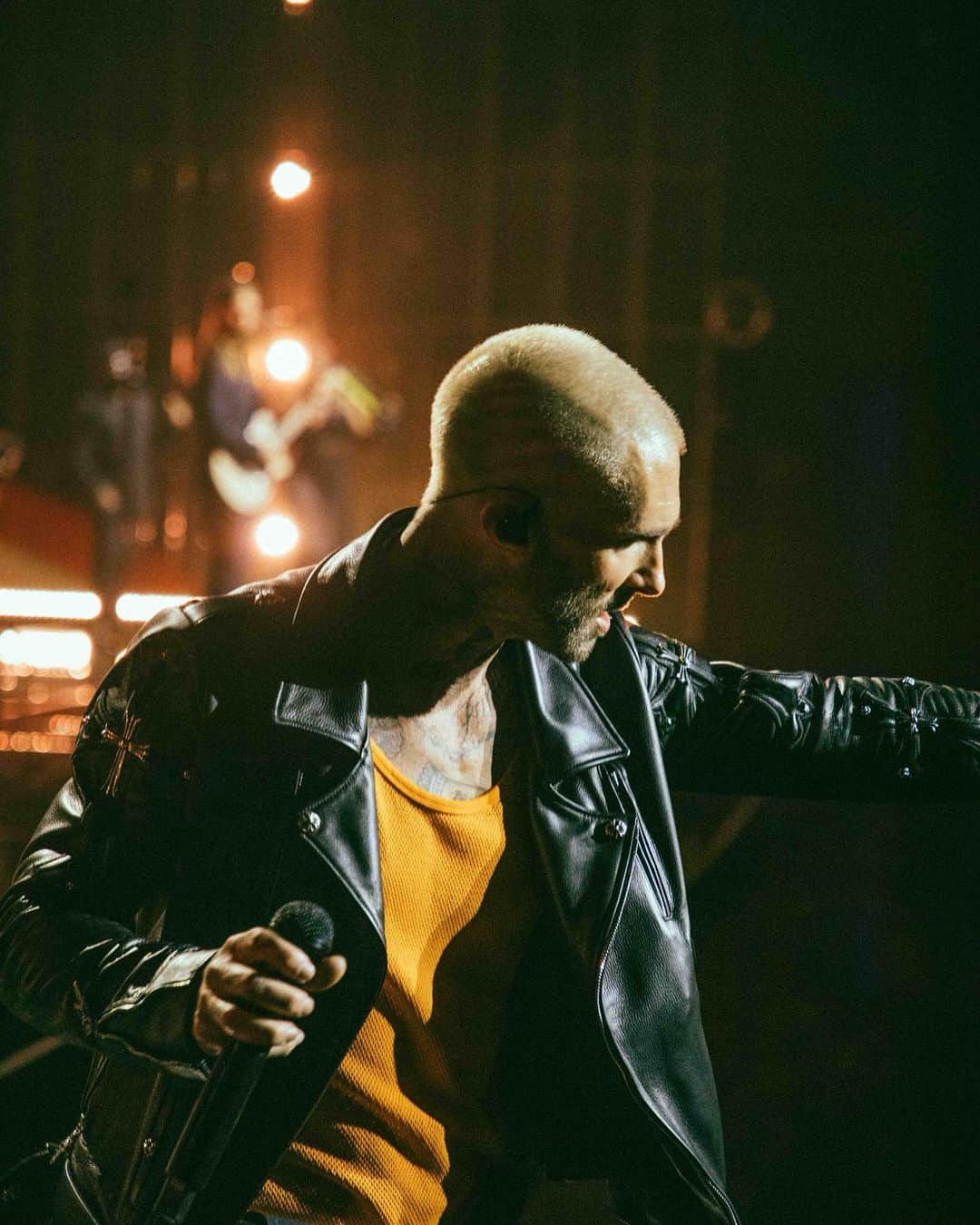 アダム・レヴィーンのインスタグラム：「There are no Wednesdays.  Only fridays and Saturdays. #M5LV」