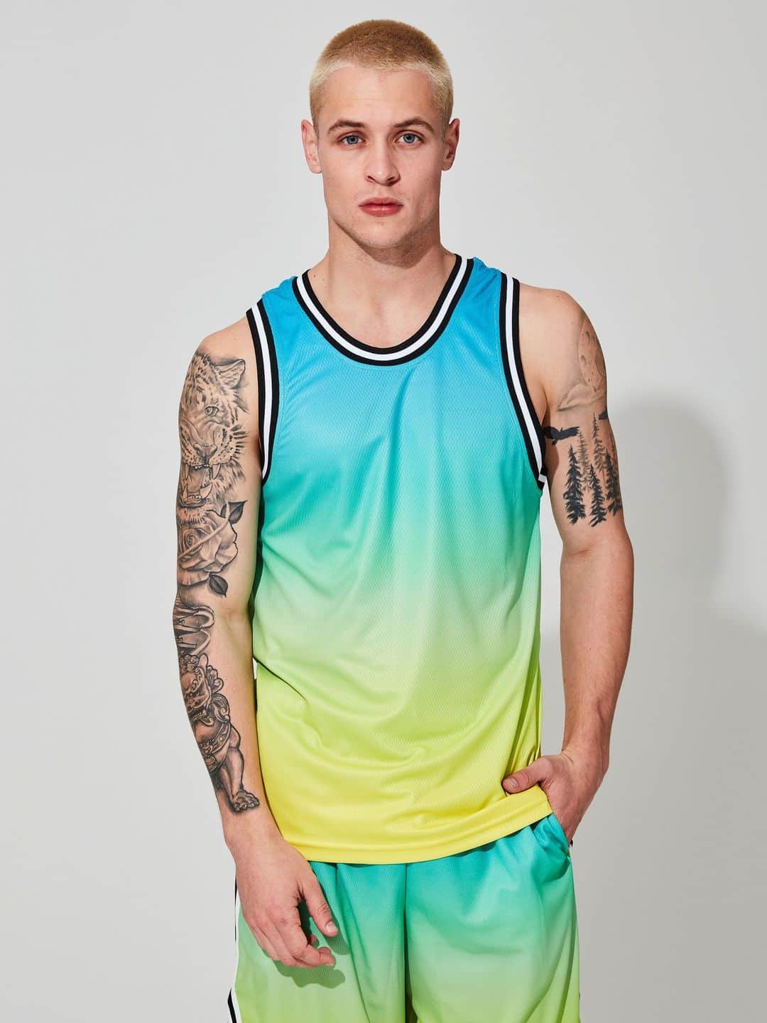 ウィーエスシーさんのインスタグラム写真 - (ウィーエスシーInstagram)「Score big on style with the WESC Basketball tank in a cool gradient blend. Perfect for the court or the streets, this tank is a slam dunk for any outfit 🏀💯   Spring/Summer 2023 is available now worldwide at WeSC.com 🌐 • • • • • • #wesc #wesc1999 #wearethesuperlativeconspiracy #streetwear #hypebeast #hypebeaststyle #highsnobietystyle #highsnobiety #ss23 #springsummer2023 #BasketballTank #GradientGoals"」4月7日 5時02分 - wesc1999