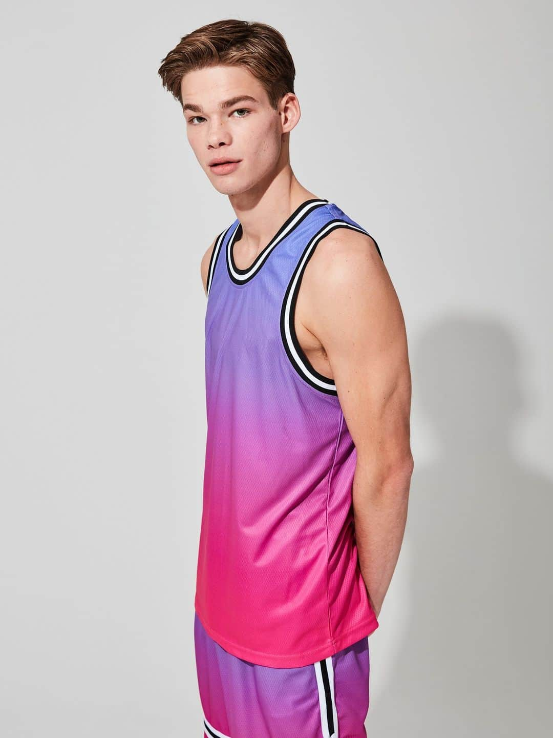 ウィーエスシーのインスタグラム：「Score big on style with the WESC Basketball tank in a cool gradient blend. Perfect for the court or the streets, this tank is a slam dunk for any outfit 🏀💯   Spring/Summer 2023 is available now worldwide at WeSC.com 🌐 • • • • • • #wesc #wesc1999 #wearethesuperlativeconspiracy #streetwear #hypebeast #hypebeaststyle #highsnobietystyle #highsnobiety #ss23 #springsummer2023 #BasketballTank #GradientGoals"」