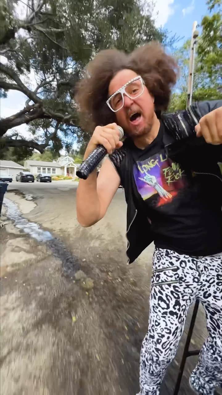 のインスタグラム：「A lot of people wondered where he went. Fans said they miss that Party Rock sound and era. Say less. I took it upon myself to resurrect the Party Rock king to restore that old fashion feeling! On April 13th @redfoo and I will be releasing Long Live Party Rock! This is Foo’s first recording since 2017🤘🏼Rumor has it if the song gets enough streams he’ll come back to do a few shows 👀   If you’re subscribed to my Patreon you can download it now! If not, hit my linktree! This is the 2nd song of my EP Evolution In Progress Vol. 1! To all the DJs, fans and casual listeners… Thank you for your on going support!  Producer: Dainjazone Writers: Dainjazone and Redfoo Background vocals: @jasminealkouri  Artwork and video: @handbonanza x @redfoo  Artwork looping visual at the end: @djdr1ft」