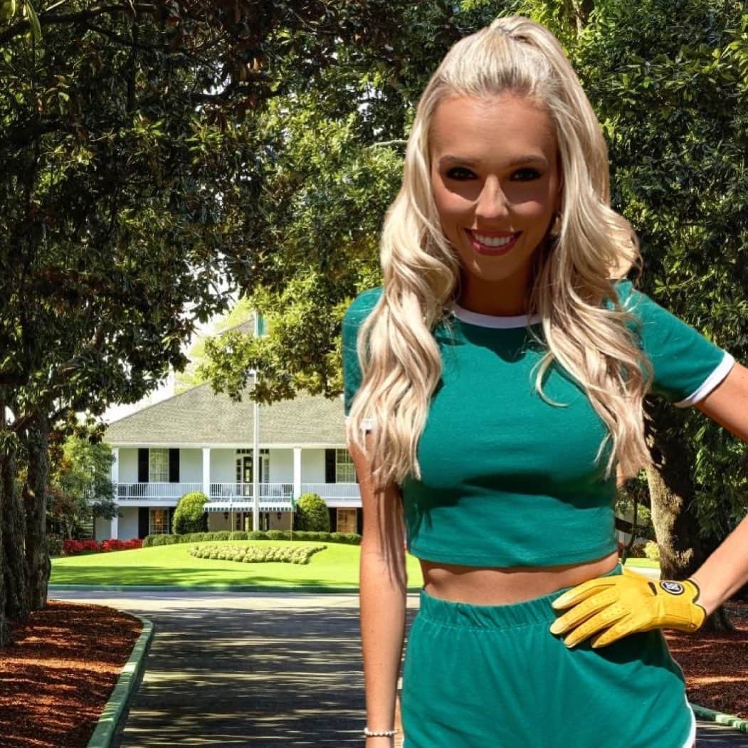 Elise Lobbのインスタグラム：「Wow guys I 💚 The Masters! Here’s a picture of me on Magnolia Lane 😂🌺⛳️🏌🏼‍♀️!!!!!!   #golf #themasters」