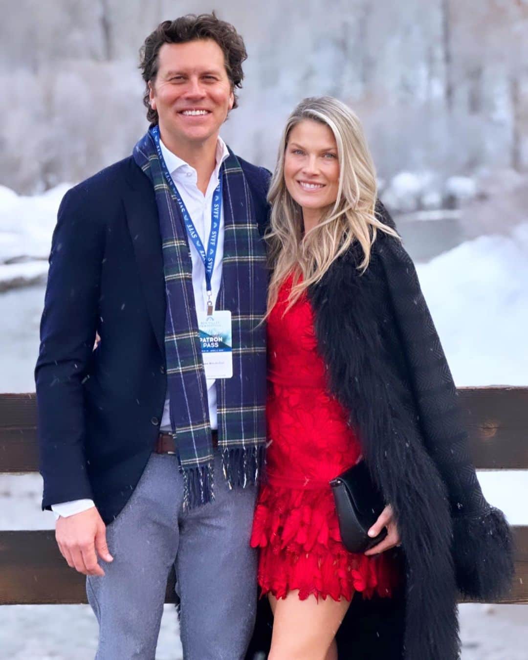 アリ・ラーターのインスタグラム：「What an incredible honor to be on the jury of the 2023 Sun Valley Film Festival. Independent filmmaking is alive and well! Inspiring documentaries and movies that let you dive into different worlds and cultures. A few brave standouts to me Fancy Dance, Wild Life, Surrounded, and @fremontthemovie @sunvalleyfilmfest @willmccormack @teddygrennan @hayze_days @tigerdice23 @anthonymandler」