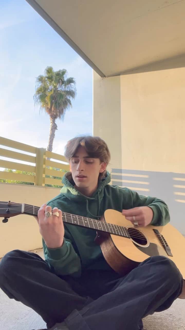 ジョニー・オーランドのインスタグラム：「“Coping” by me」