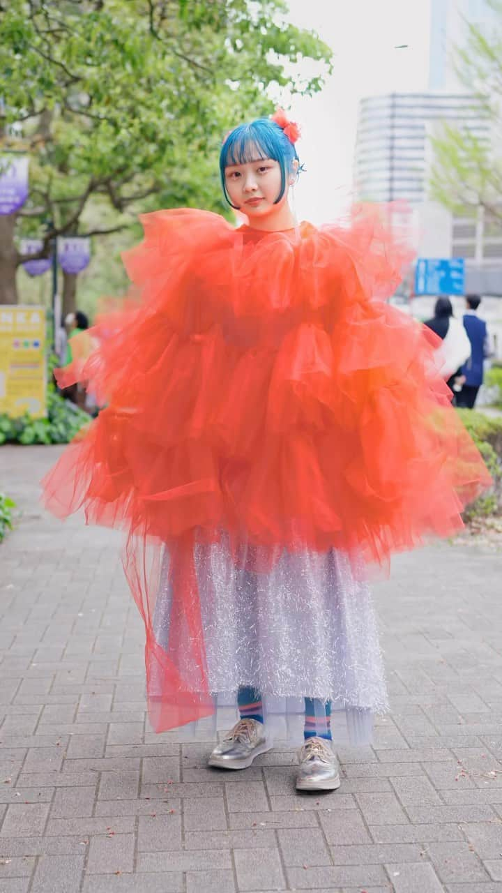 Harajuku Japanのインスタグラム：「25 Tokyo Street Styles Outside Bunka Fashion College in Shinjuku  Make a comment and let us know what you think of these street styles from students at the most famous fashion college in all of Asia! Today was the annual Entrance Ceremony for Bunka Fashion College (@bunka_fc), a big event in Tokyo where creative young people from all over Japan (and all over the world) start a new chapter in their lives. We go to the entrance ceremony every year, excited to meet the Bunka new students - the future of Japanese fashion!   Bunka is kind enough to let us do street snaps outside of the school, so we can share some of the excitement with you. Over the years, some of the students we’ve met here have gone on to start famous Japanese fashion brands, become stylists, models, and more. Many of the students we met today will become the next generation of Harajuku street style personalities too, so take a look at this video and join us in wishing the new Bunka students a wonderful future in fashion and in life!!   Everyone in the video who can be tagged is listed below: @mirino__2 @wetfurs @eunoy__ [in @__doublet__] @xiaqua @azu__1023 @shuta_yoshino @ticomeba.ito @samaco_in_wonderland @moma_princess__ @maochaaaaann @naughtynaki @shinyajono @_niiiox @yo.shit.eru.miur.a.21 @isshun.oshiro @n__b__s__k__ @since___shintaro_ @___takehiro @h0nok @_coluvn @minoboo1002 @luyt.cunix @chanyuk_iii @reiiroll @osknoa  #BunkaFashionCollege #文化服装学院 #JapaneseStreetwear #streetstyle #HEIHEI #streetfashion #fashion #style #streetsnaps #HarajukuFashion #JapaneseFashion #JapaneseStreetFashion #JapaneseStreetStyle #Japan #Tokyo #TokyoFashion #原宿 #ファッションウィーク #ストリートファッション #ストリートスタイル #JapaneseHairstyles #StreetSnaps #JapanFashion #MikioSakabe」